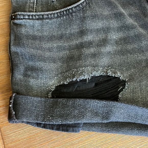 FREE PEOPLE - Romeo Rolled Cut Off Denim Shorts Black Mambo Size 30 - Picture 2 of 14